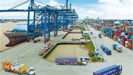 Hấp dẫn đầu tư từ hạ tầng cảng biển